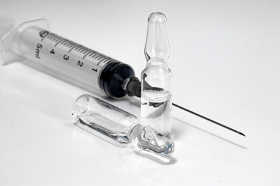 医用注射器，表面白色光滑