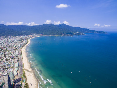 岘港海滩鸟瞰图，这是世界上最美丽的海滩之一。