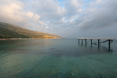 在葡萄牙的Portinho da Arrabida，绿松石般的大海风景