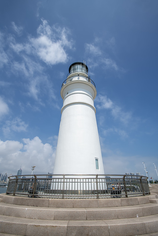 岛白色灯塔