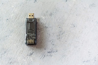 灰色背景检测仪，万用表电子测量装置，用于测量电流、电压