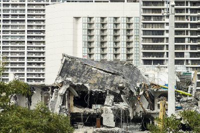 美国佛罗里达州迈阿密市中心一栋被拆除的建筑。