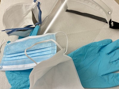 蓝色医用防护手套、蓝色外科口罩、面罩、FFP2呼吸器口罩