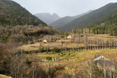 西班牙阿拉贡的pirenair山正在下雪