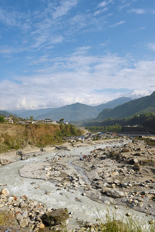 尼泊尔博卡拉的石灰岩河流