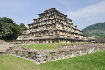 壁龛金字塔，El Tajin(墨西哥)