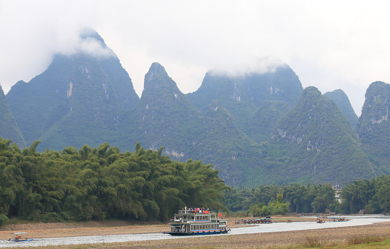 中国兴平漓江山水游船景观。