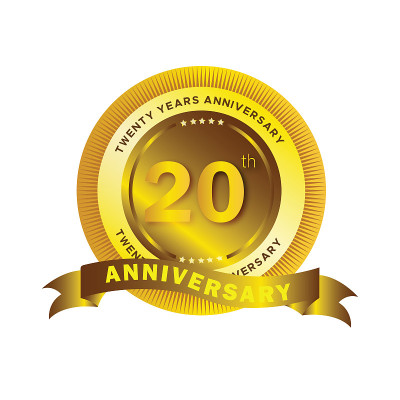 20周年纪念标志与金戒指和金丝带