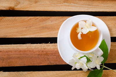 俯视图一杯茉莉花茶