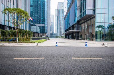 金融中心在路边