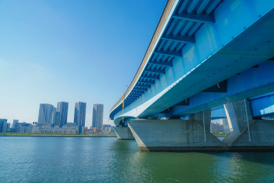 新东岳市和晴朗的天气