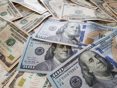 经营理念、背景、金融投资和货币兑换:美元现金随时准备投资世界各地