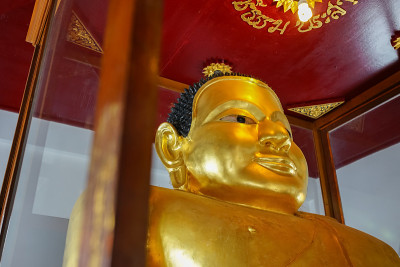 著名的佛像是普拉加佛寺