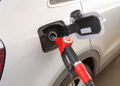 加油站的汽车