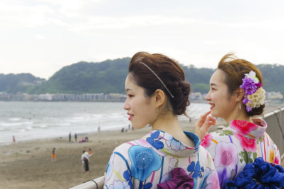 妇女在夏季和服