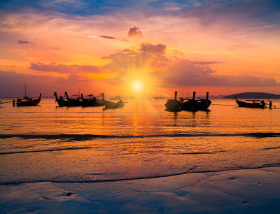 泰国。海背景,日落