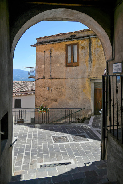 意大利Basilicata地区的Castelluccio Superiore村。