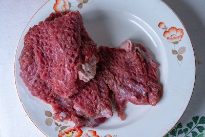 准备烘烤的生肉