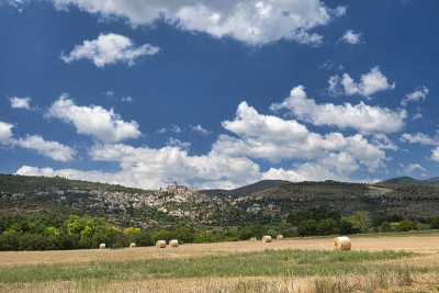 Abruzzi夏季的山景