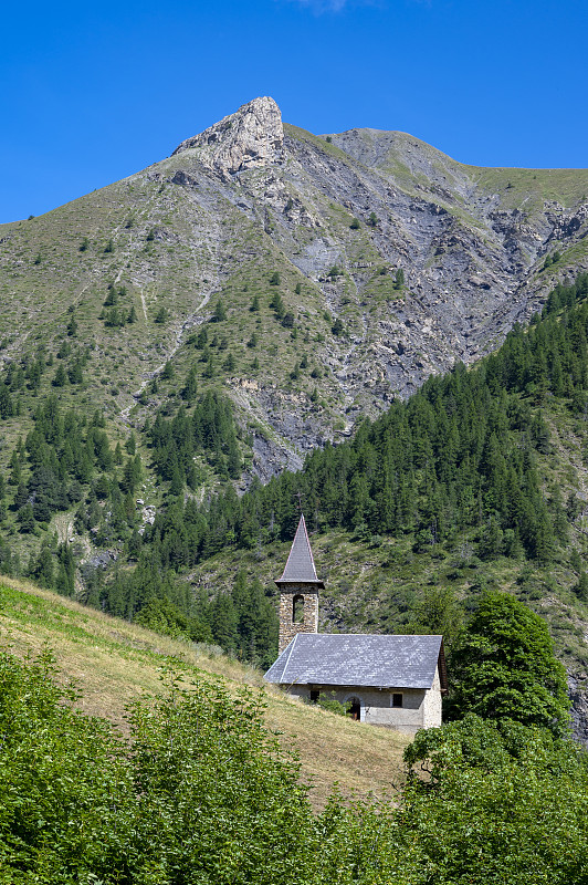 在阿尔卑斯山脉南部的风景，在夏天天气好在阿洛斯上校