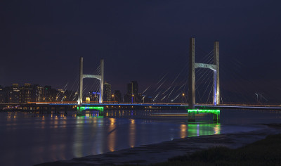 H桥的夜景