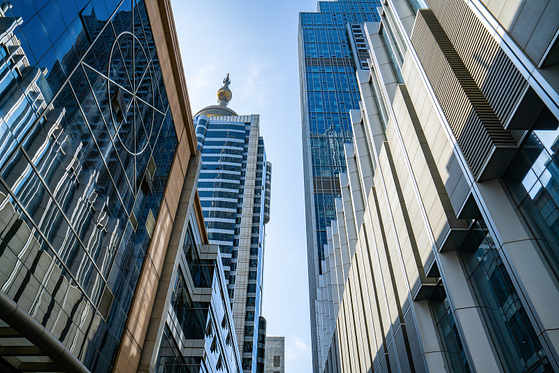 现代城市建筑，中国青岛的摩天大楼