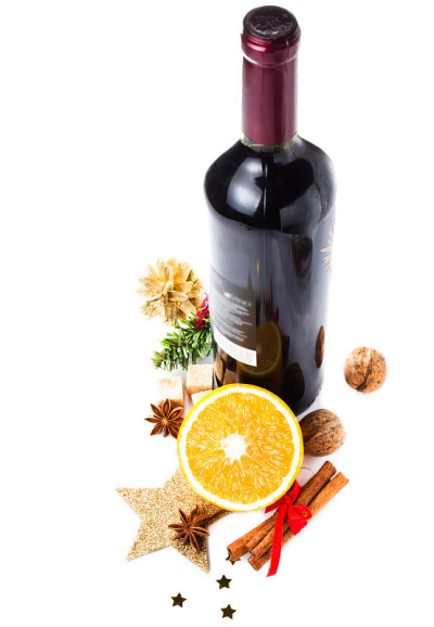 红酒酒瓶和香料，圣诞热乎乎的