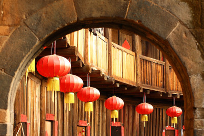 中国古城和红灯笼