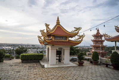 在潘锡特市的Poshanu或Po Sahu Inu Cham塔附近的Buu Son佛教寺庙