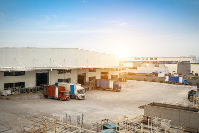 现代工业园区建在户外