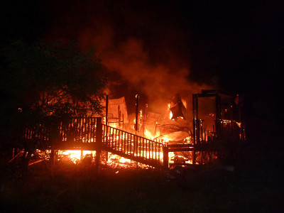 房子着火了