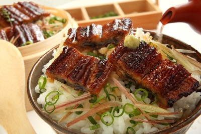 剁碎烤鳗鱼饭，hitsumabashi