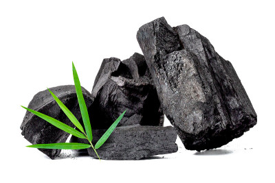 天然木炭，传统木炭或无烟无味木炭硬木炭隔离在白色背景上。