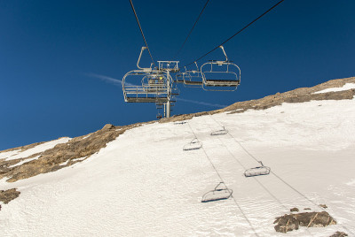 缆车和雪山