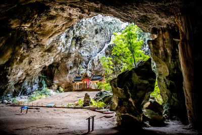 泰国帕拉雅·那空洞，Khua Kharuehat亭庙，位于泰国巴育普·基里汗Khao Sam Roi