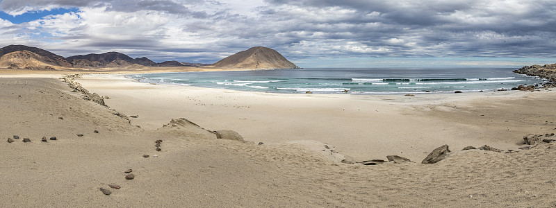 位于智利北部的“阿祖卡Pan de Azucar”国家公园里的“Playa Blanca”，阿塔卡马
