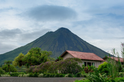 阿雷纳尔火山