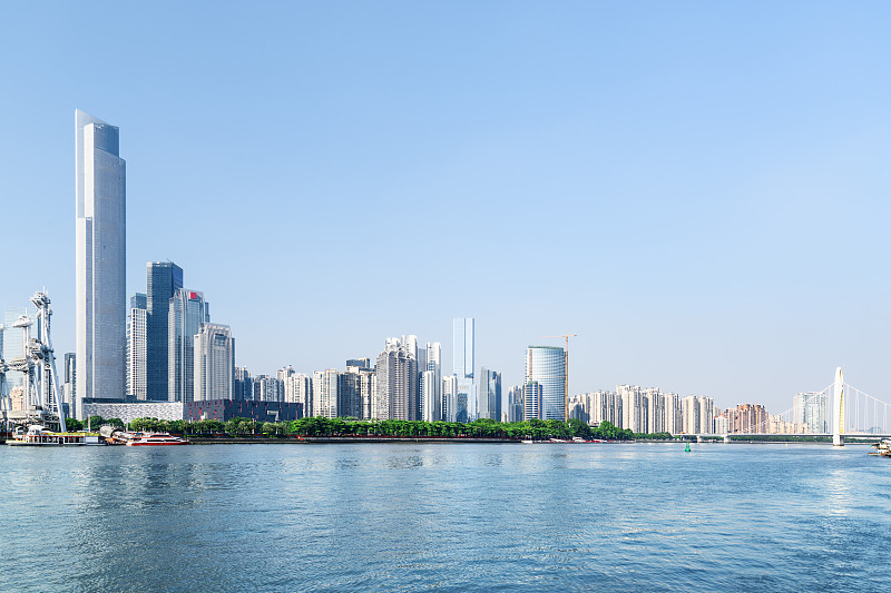 中国广州的天际线。珠江和现代建筑
