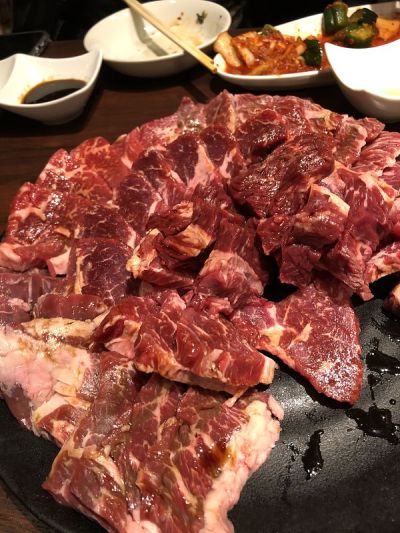 烤架上的和牛