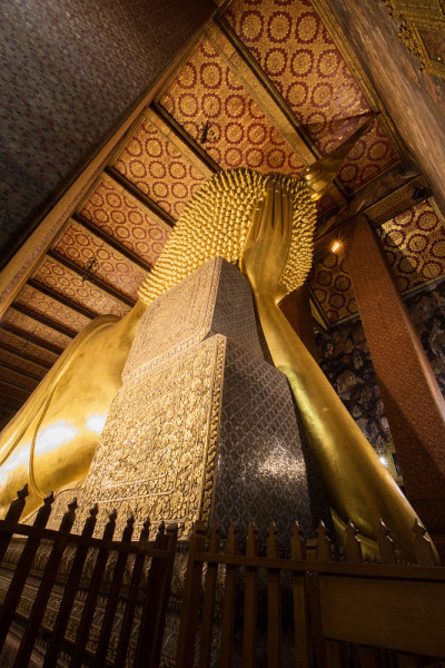 佛寺黄金巨佛