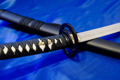 日本武士刀的刀。武士的武器。这是一位武术大师手中的强大武器。