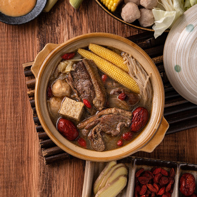 台湾美味的姜鸭火锅。