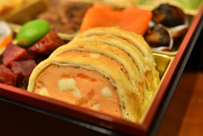 Osechi(日本新年期间吃的庆祝食物)