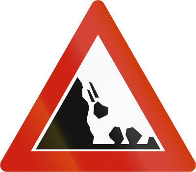 挪威道路警告标志-左边有落石