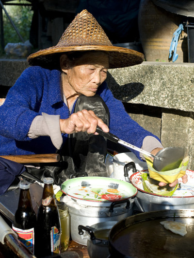 市场上的老妇人