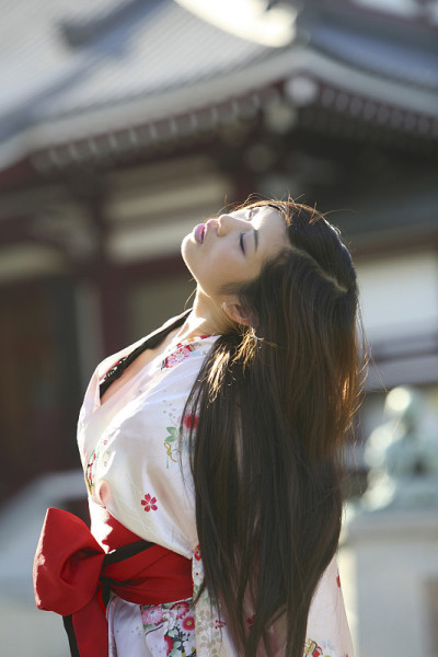 女人抬头
