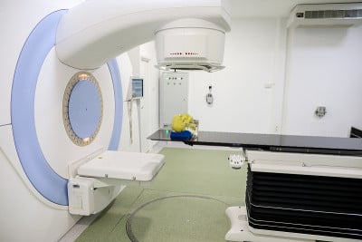 用于癌症病人放射治疗的医用直线加速器(LINAC)上模仿人体头部的人体组织