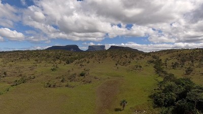 Canaima National Park tepuis的鸟瞰图:是eam、Kusary和Kuraw