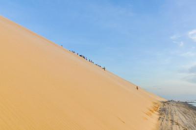 日落时的沙丘在Jericoacoara，巴西