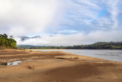 绿色雨林云山，亚马逊河流域，南美洲